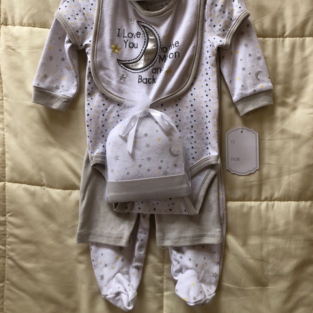 Baby outfit set- new with tags